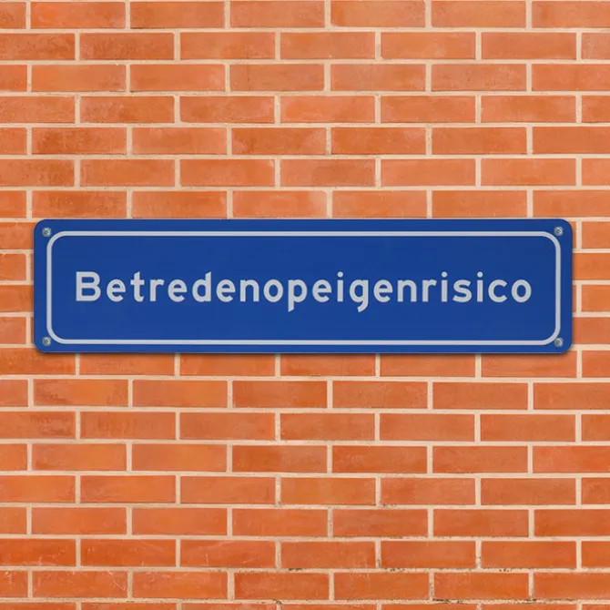 Metalen bord Betreden